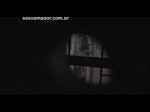 ❤️ Блондинку тайно снимает на видео соседский вуайерист, спрятанный за полыми кирпичами ☑ Порнушка у нас ☑